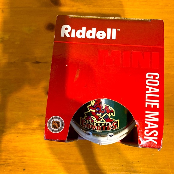 NHL Licensed Riddell Mini Goalie Mask Phoenix Coyotes Still in Box - Picture 5 of 6